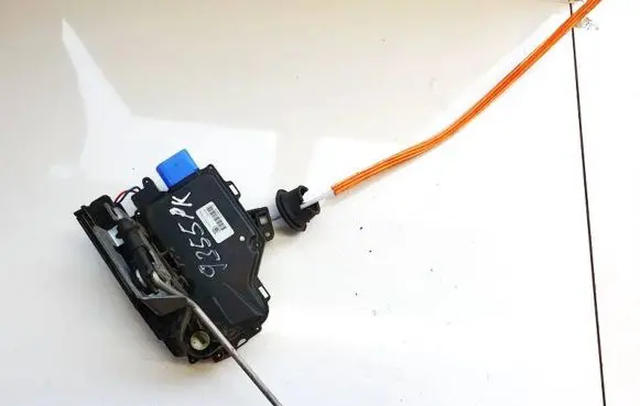 Audi A3 S3 8P Front door lock 4e1837015