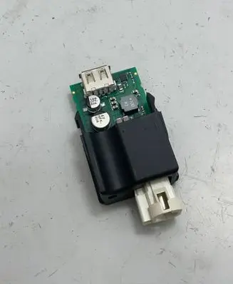 Jeep Grand Cherokee USB socket connector MD189949 03072018