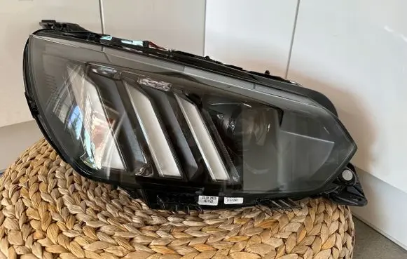 Peugeot 208 Headlight/headlamp 9850177480 L822466 01HCRPL125