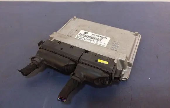 Volkswagen Touran I Engine control unit/module ECU 06A906033DR