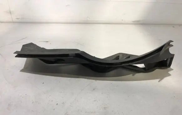 Volkswagen PASSAT B6 Front bumper mounting bracket 3C0807889
