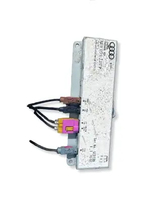 Audi A4 S4 B7 8E 8H Aerial antenna amplifier 8E9035225P
