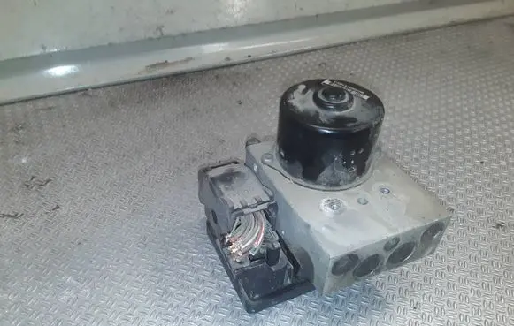 Volvo XC90 ABS Pump P08671225