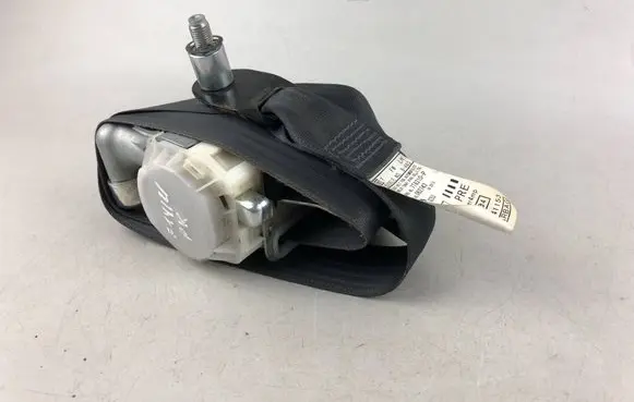 Subaru Forester SJ Front seatbelt 7T8310P