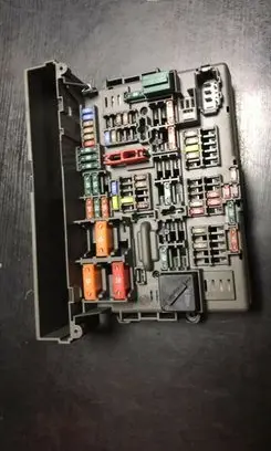 BMW 1 E82 E88 Fuse module 9119446