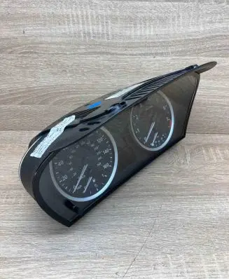 BMW 5 E60 E61 Speedometer (instrument cluster) 6974573 110080213 483