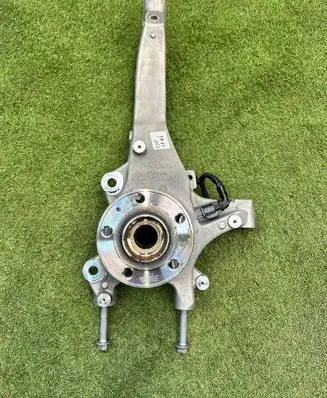 Volvo XC60 Front wheel hub spindle knuckle 32288139