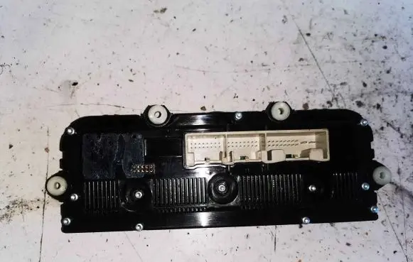 Volkswagen Golf Plus Climate control unit 74641421
