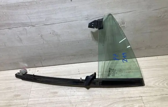 Mercedes-Benz CLS C219 Front door window glass four-door 43R001168 E000233