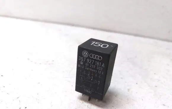 Volkswagen Golf V Glow plug pre-heat relay 357927181A
