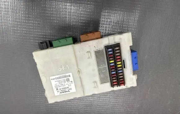 Volvo V70 Fuse module 7G9T14C256FA 30765624AE 3659AF01125TP