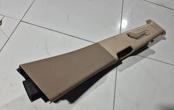 Volvo XC70 (B) pillar trim (top) 