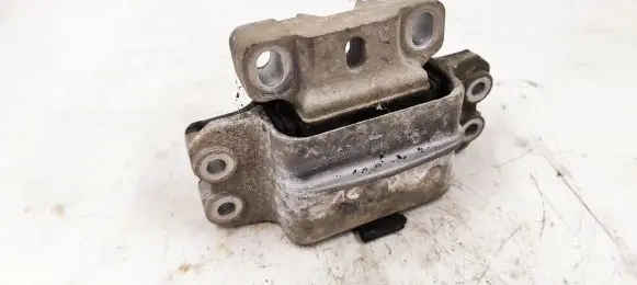 Volkswagen Touran I Engine mount bracket 1K0199555