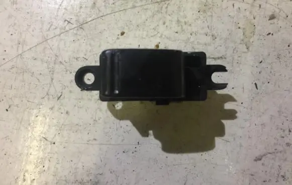 Nissan Almera N16 Electric window control switch 02082