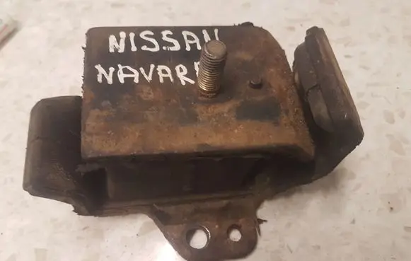 Nissan Navara D22 Engine mount bracket 112102S710