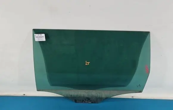 Volkswagen PASSAT B7 Rear door window glass IMPRK1527290