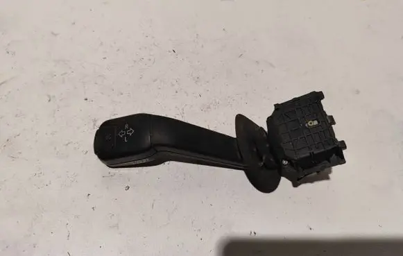 BMW 5 E39 Indicator stalk 8352172