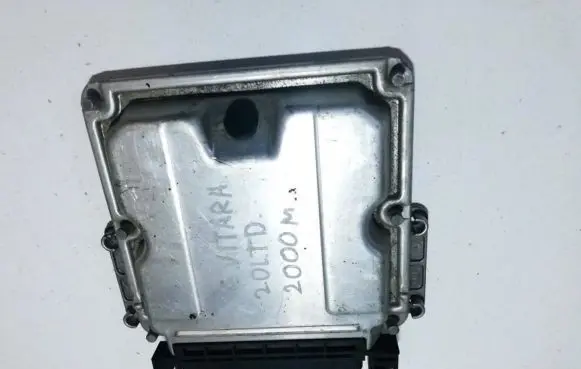 Suzuki Grand Vitara I Engine control unit/module 0281010560 33920-67g10