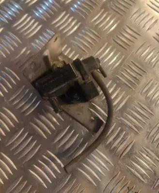 BMW 1 E81 E87 Turbo solenoid valve 7805391 08T060 70206301