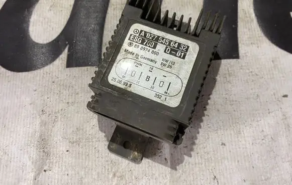 Mercedes-Benz S W220 Coolant fan relay A0275456432 0275456432