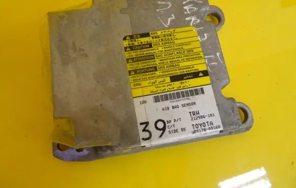 Toyota Yaris Airbag control unit/module 212986-101 212986101 89170-0D160