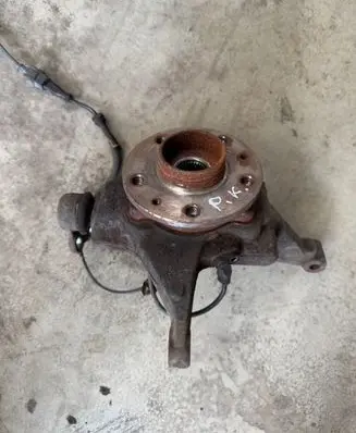 Opel Vivaro Front wheel hub