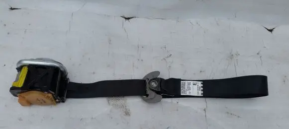 Mitsubishi Grandis Front seatbelt