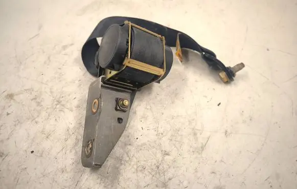 Rear seatbelt