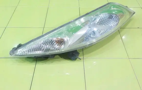 Nissan Juke I F15 Headlight/headlamp PRZOD