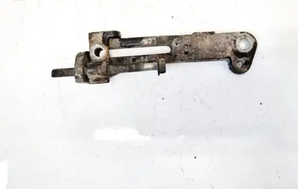 Suzuki SX4 Engine mounting bracket