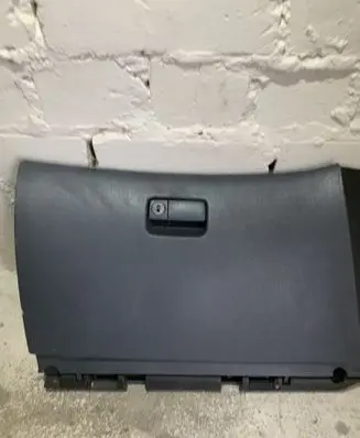 Nissan Primera Glove box 68520AV600