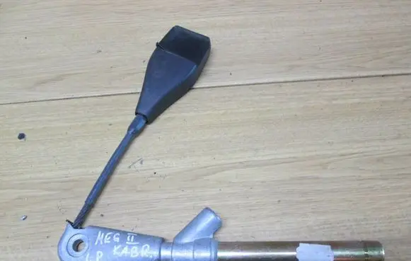 Renault Megane II Rear seatbelt