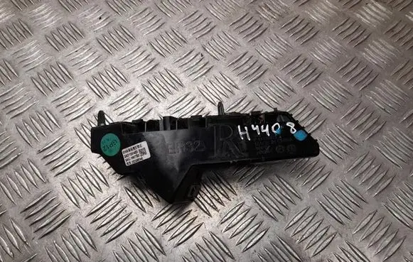 Front bumper mounting bracket