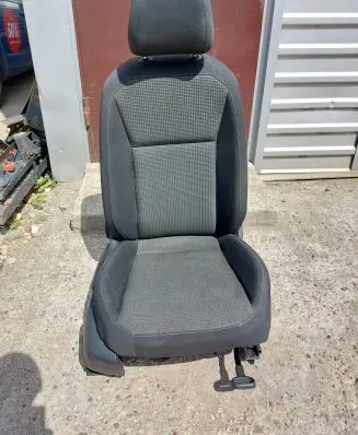 Volkswagen Tiguan Front passenger seat 5QF881106J
