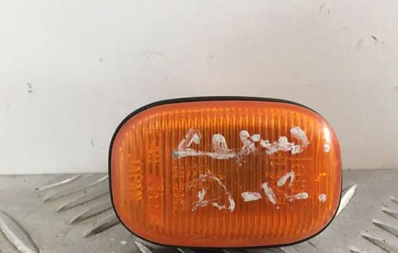Toyota Avensis Verso Front fender indicator light 6R019461 013047