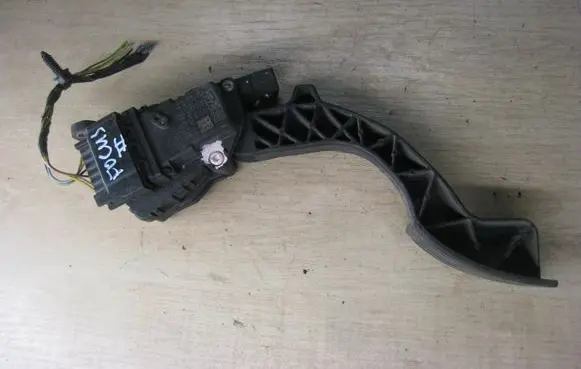 Ford Focus Accelerator throttle pedal 4M519F836AJ