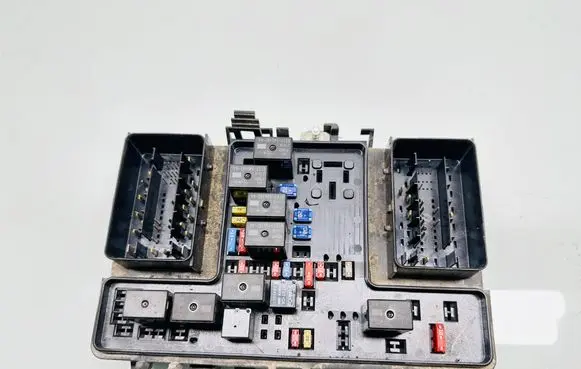 Ford Fusion II Fuse module FG9T14A067AC 10092315 G2811MDD