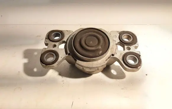 Volvo XC60 Engine mount bracket 31316877