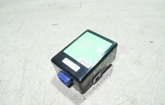 Toyota Avensis T270 Door control unit/module 8974005030