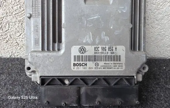 Volkswagen Golf V Engine control unit/module 03C906056H