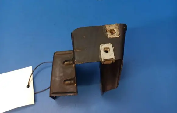 Headlight/headlamp mounting bracket