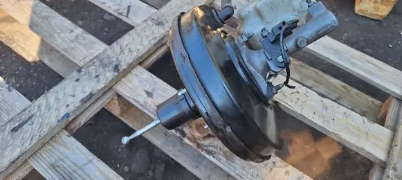Volkswagen Jetta V Brake booster 1K1614105AR 1K1614105
