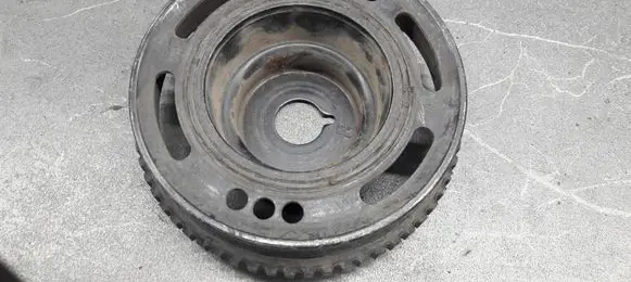 Volkswagen Golf IV Crankshaft pulley