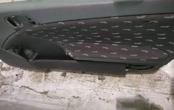 Mercedes-Benz C W203 Front door card panel trim