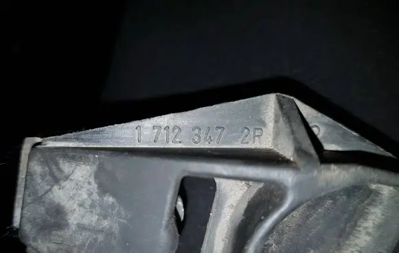 Radiator mount bracket