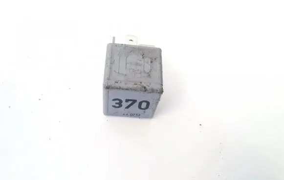 Skoda Praktik (5J8) Other relay 8d0951253 v23134-j52-x30
