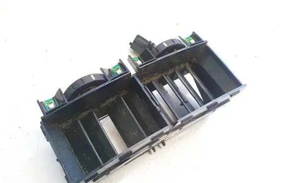 Volkswagen Touareg I Dash center air vent grill