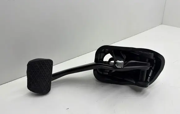 Mercedes-Benz GLC C253 Brake pedal A2052920415
