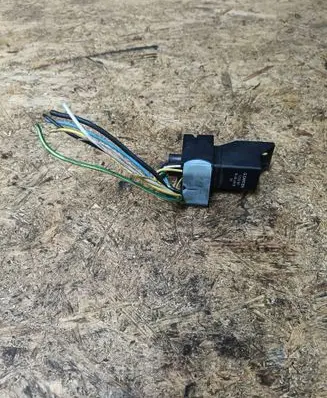 Peugeot 407 Glow plug pre-heat relay 9640469680 51252002