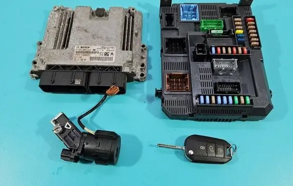 Peugeot 308 Engine control unit/module ECU 0281032456 IMPRK1582230